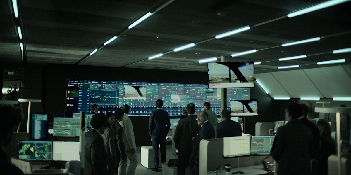 Multi-monitor playback setup