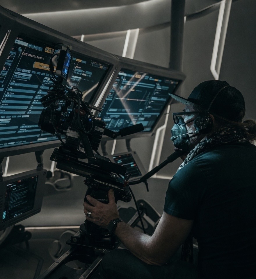 Frame Signal team on set